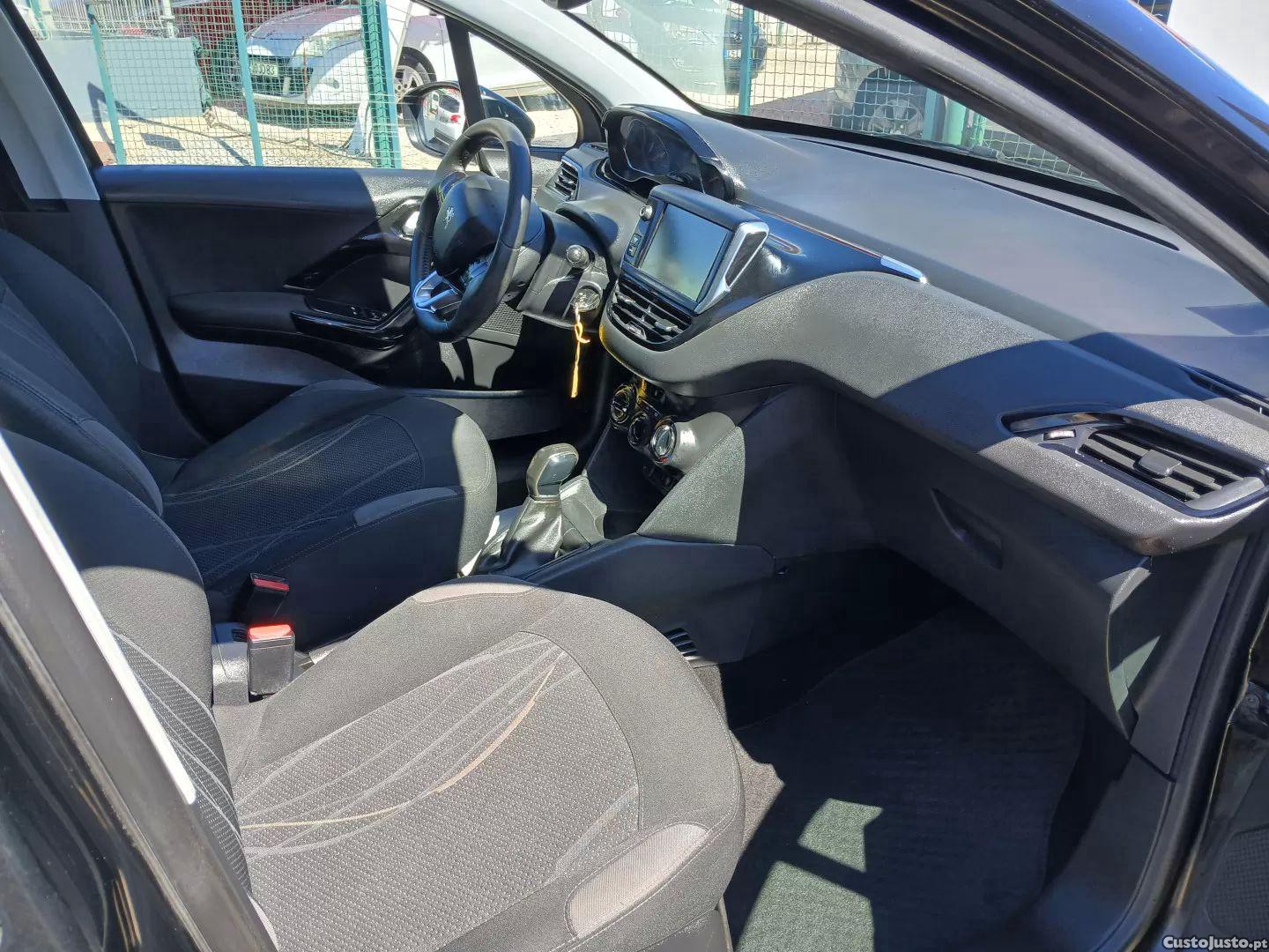 Peugeot 208 1.2 vti active — fotografia 3