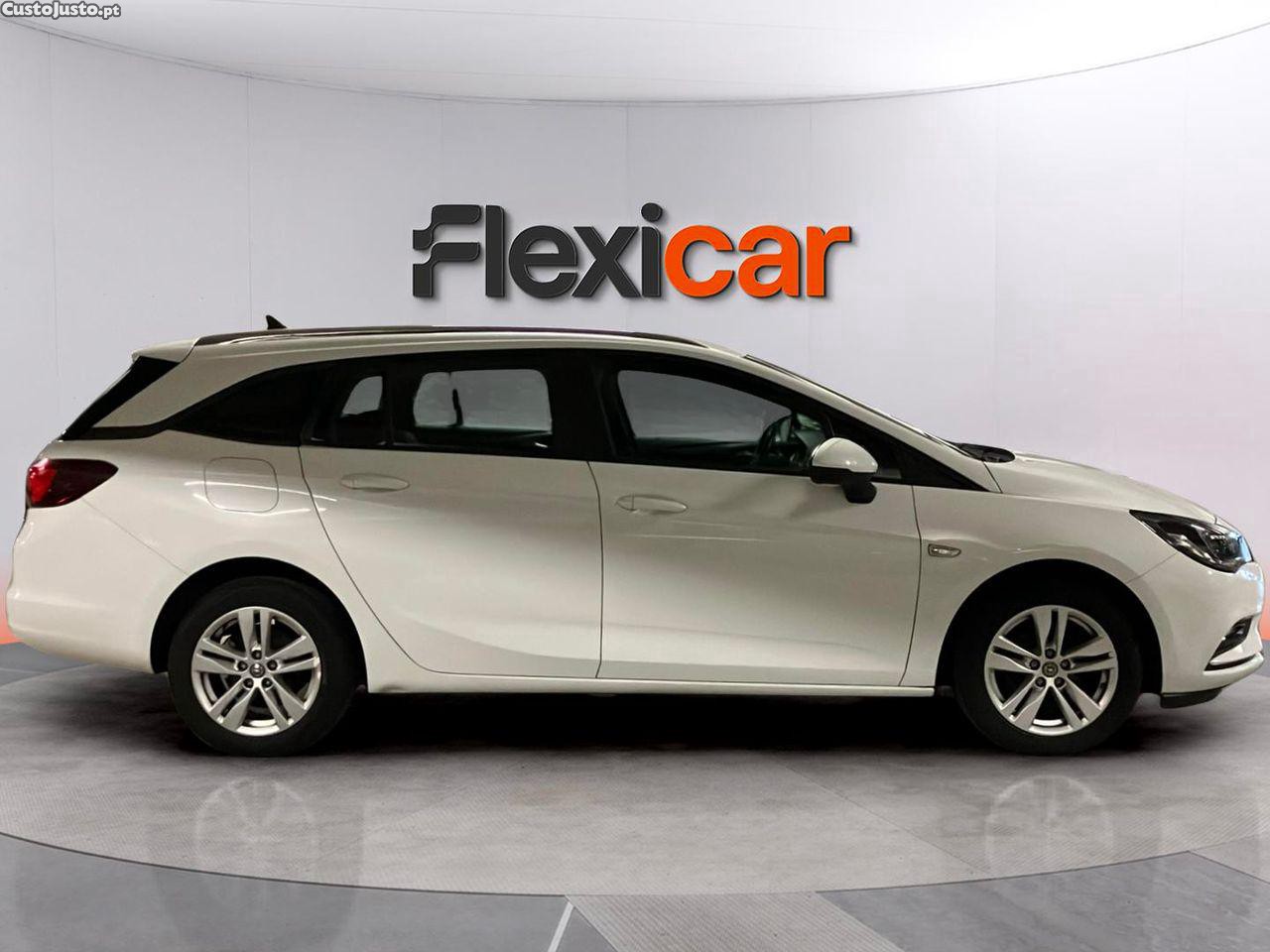 Opel Astra Sports Tourer 1.0 Dynamic Sport S/S — fotografia 19