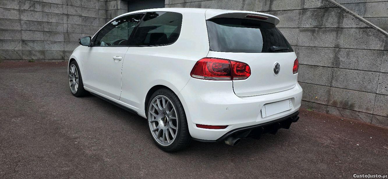 Volkswagen Golf 2.0 GTi DSG com patilhas no volante — fotografia 6
