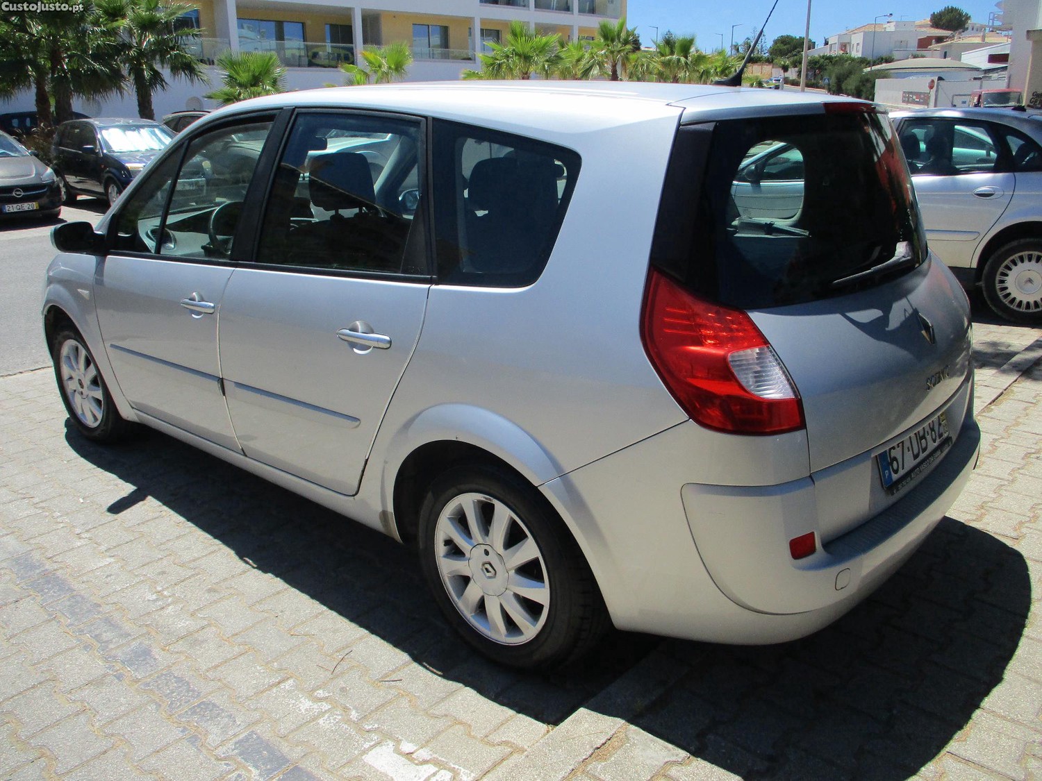Renault Grand Scénic 1.5 dci 7 Lugares - 07 — photo 2