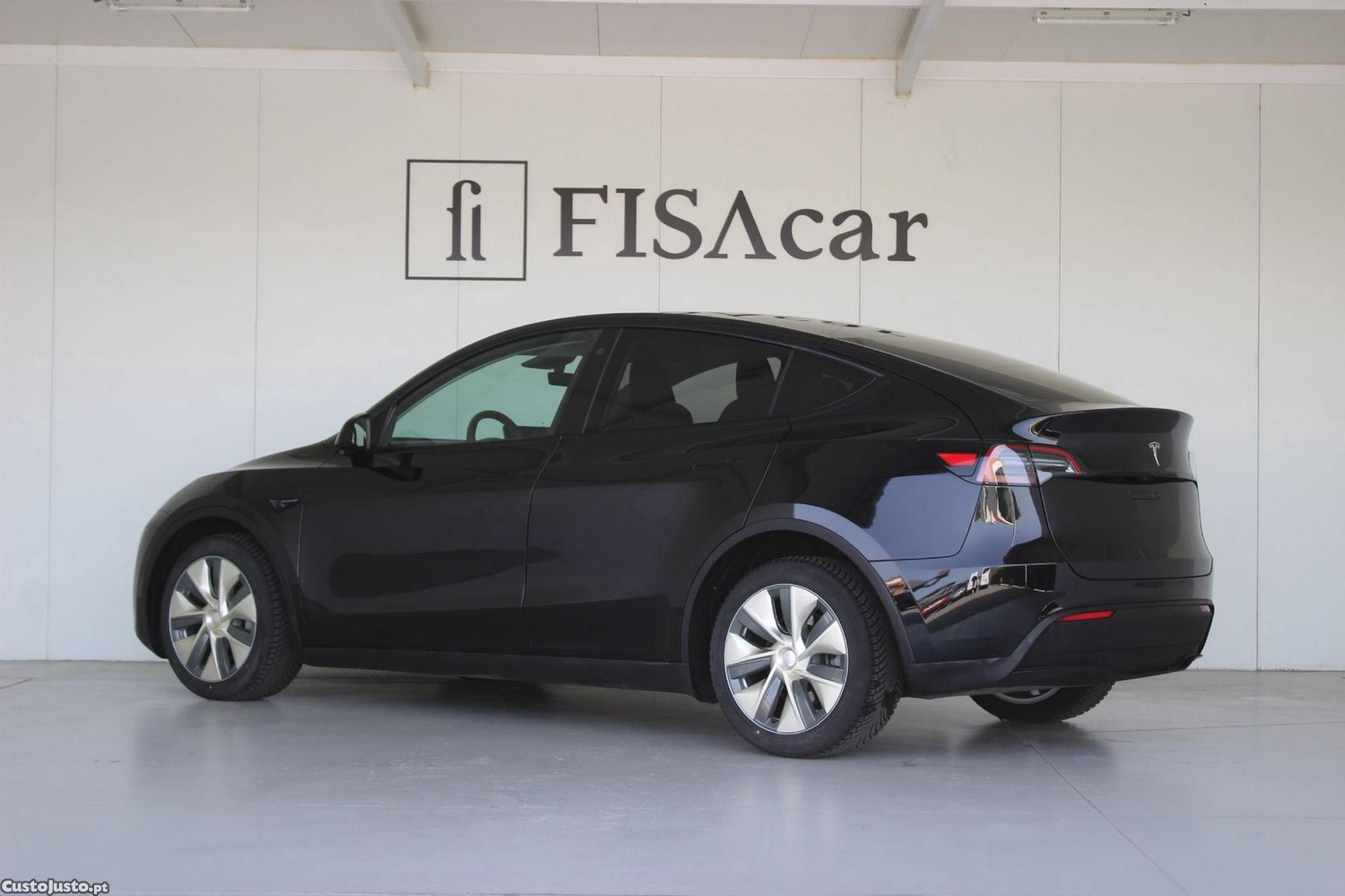 Tesla Model Y Long Range Dual Motor AWD — fotografia 16