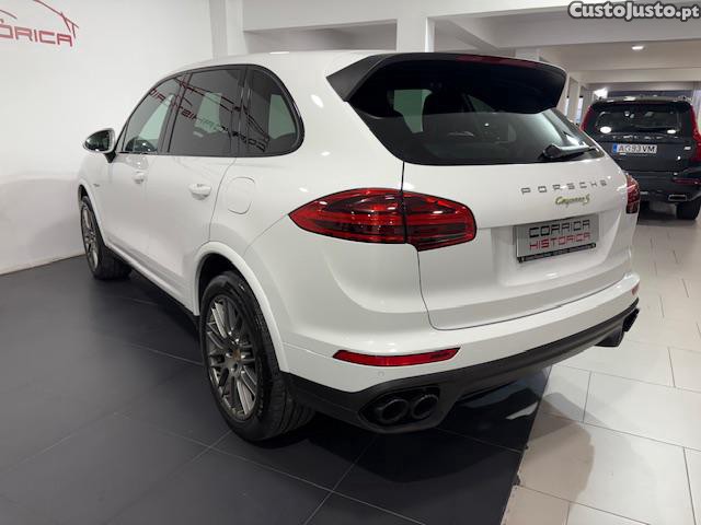 Porsche Cayenne S E-Hybrid Plug-in Platinium Edition — fotografia 17