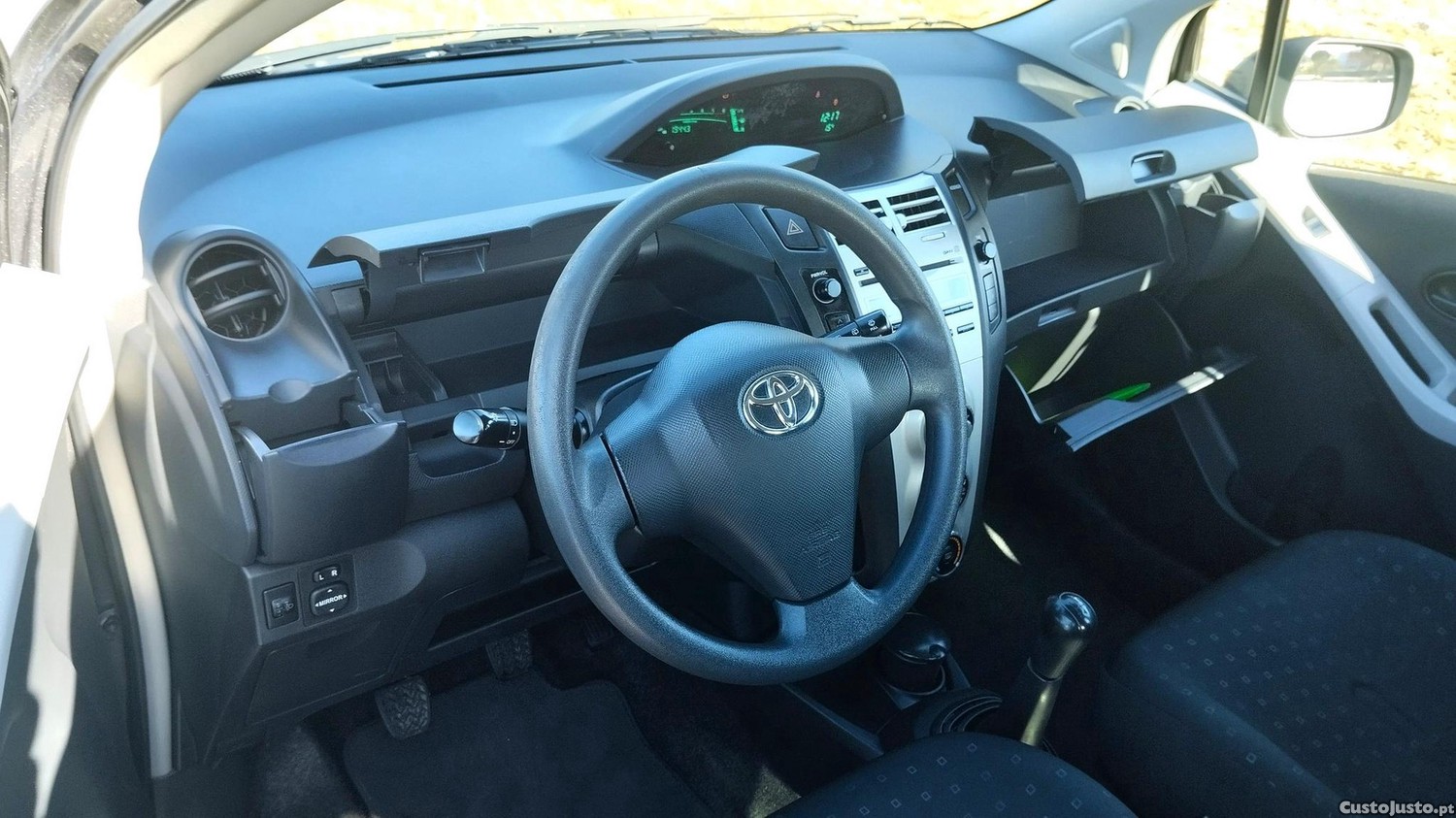 Toyota Yaris 1.4 D-4D AC — fotografia 6