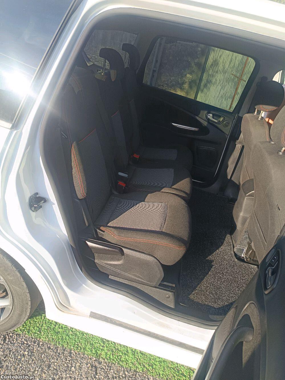 Ford S-Max Titanium — fotografia 5