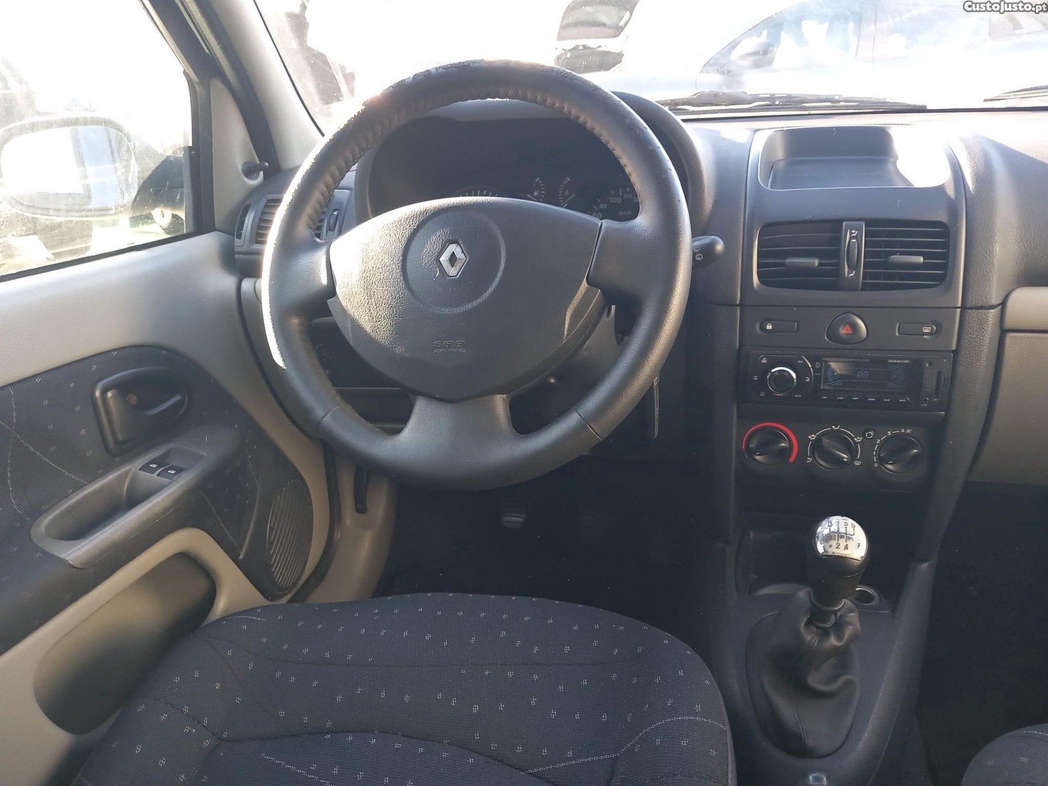 Renault Clio 1.5 dCi Confort — fotografia 9