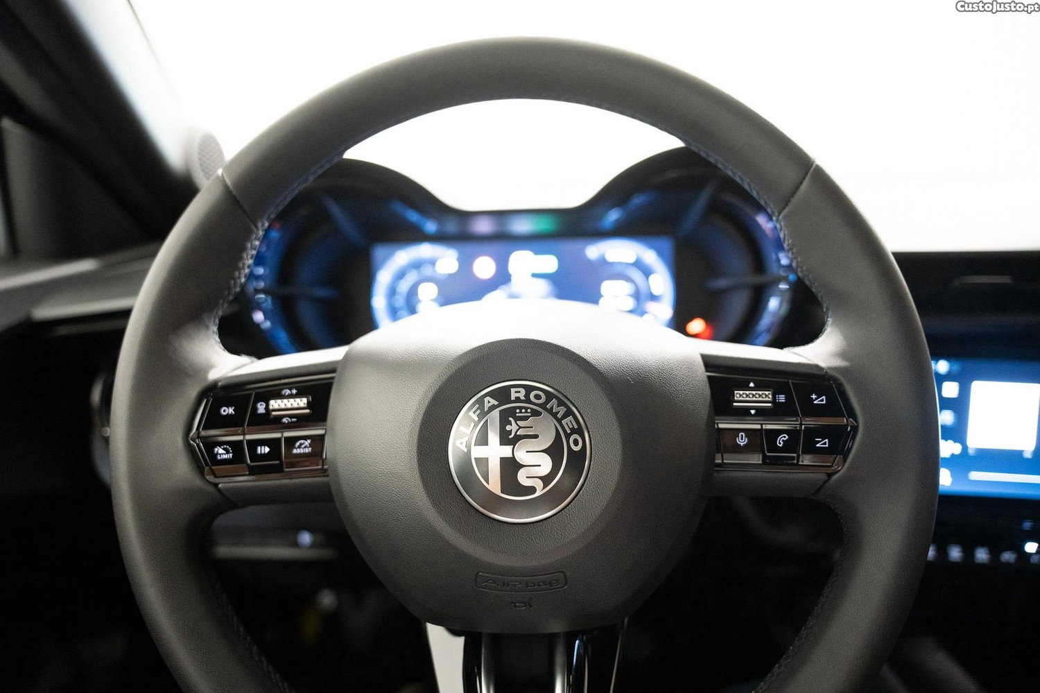 Alfa Romeo Junior 54 kWh Intensa — fotografia 14