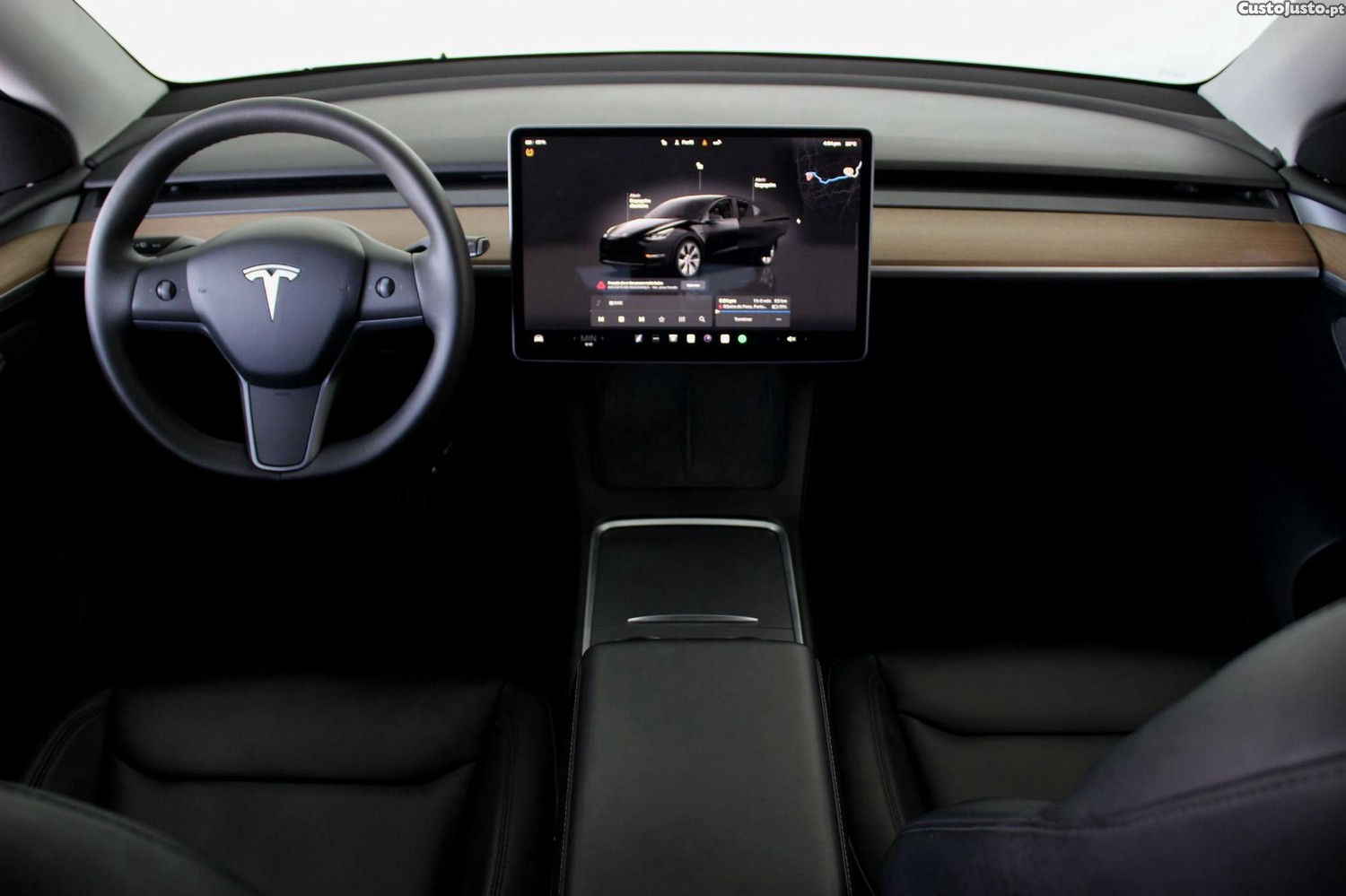 Tesla Model Y Long Range Dual Motor AWD — fotografia 9