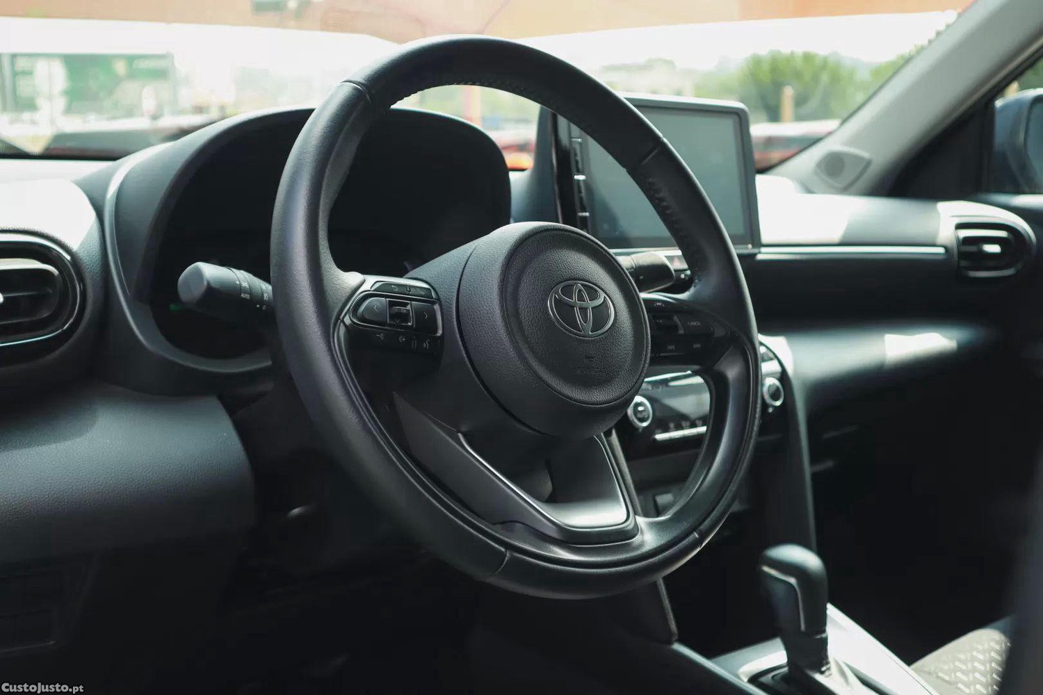 Toyota Yaris 1.5 hybrid comfort plus — fotografia 19