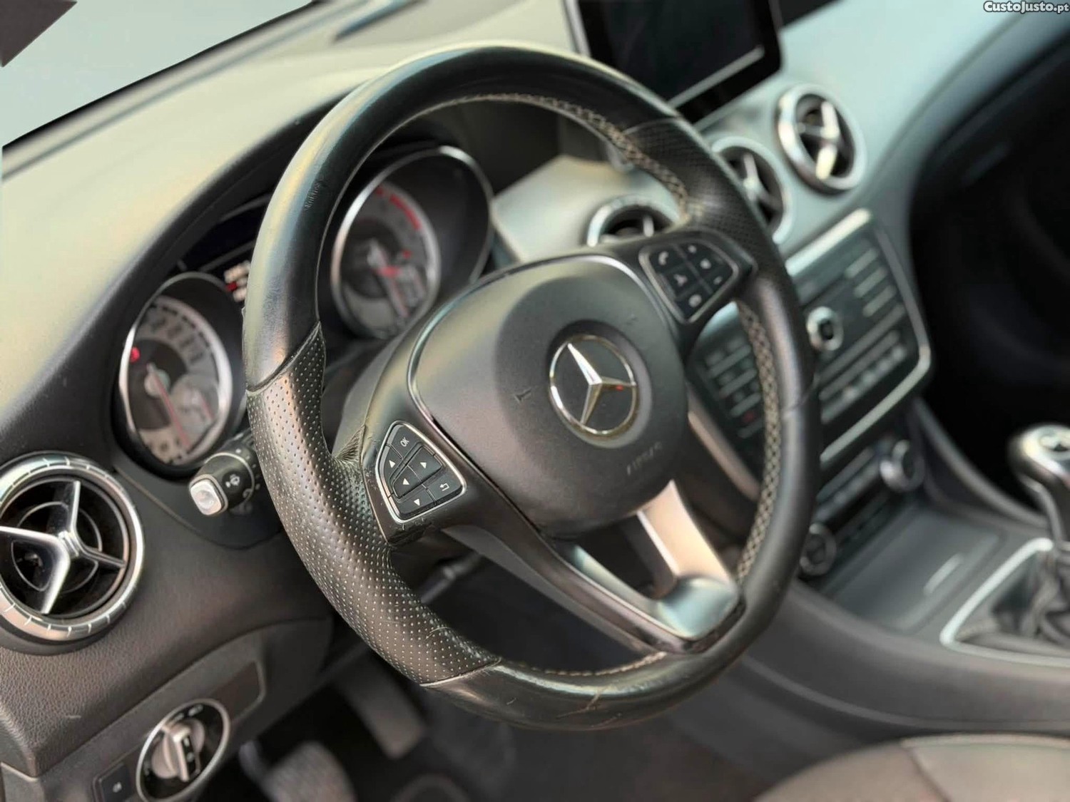 Mercedes-Benz CLA 200 CDi — fotografia 12
