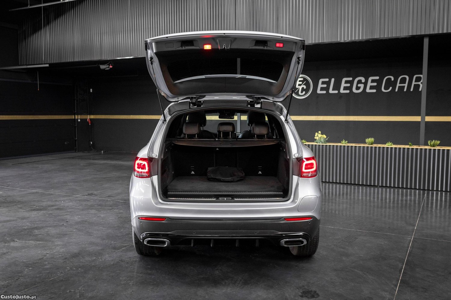 Mercedes-Benz GLC 300 e 4Matic 9G-TRONIC AMG Line — fotografia 11