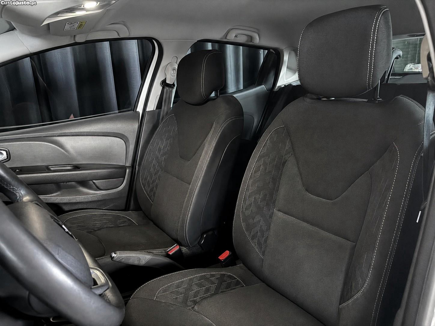 Renault Clio 0.9 TCE Limited — fotografia 8