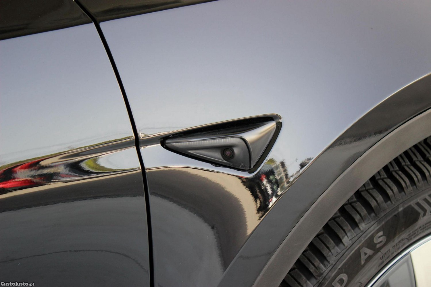 Tesla Model Y Long Range Dual Motor AWD — fotografia 15