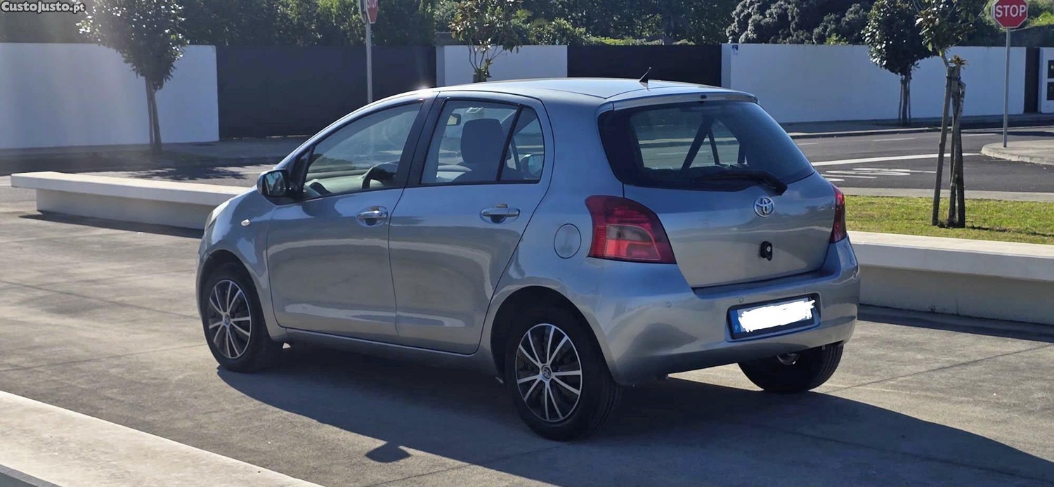 Toyota Yaris 1.0 Gasolina Exelente estado — fotografia 5