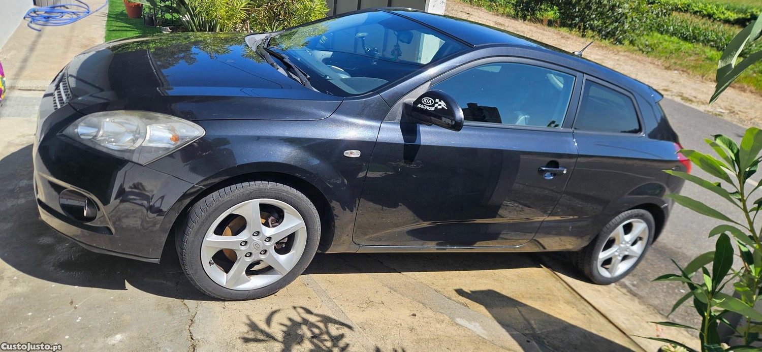 Kia Ceed S coupé — fotografia 3
