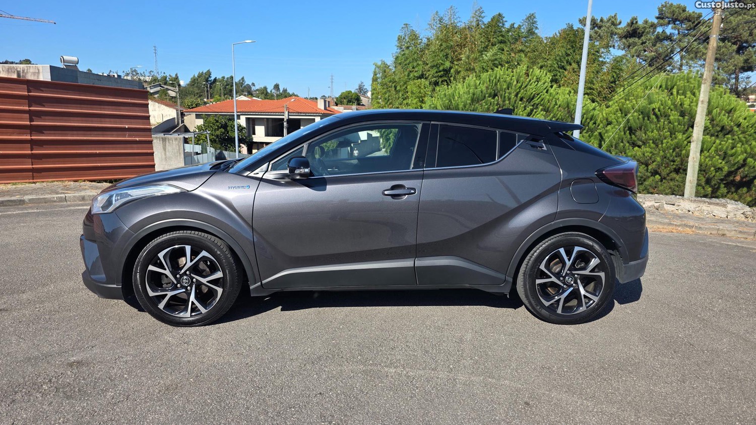 Toyota C-HR 1.8 Hybrid Square Collection — fotografia 7