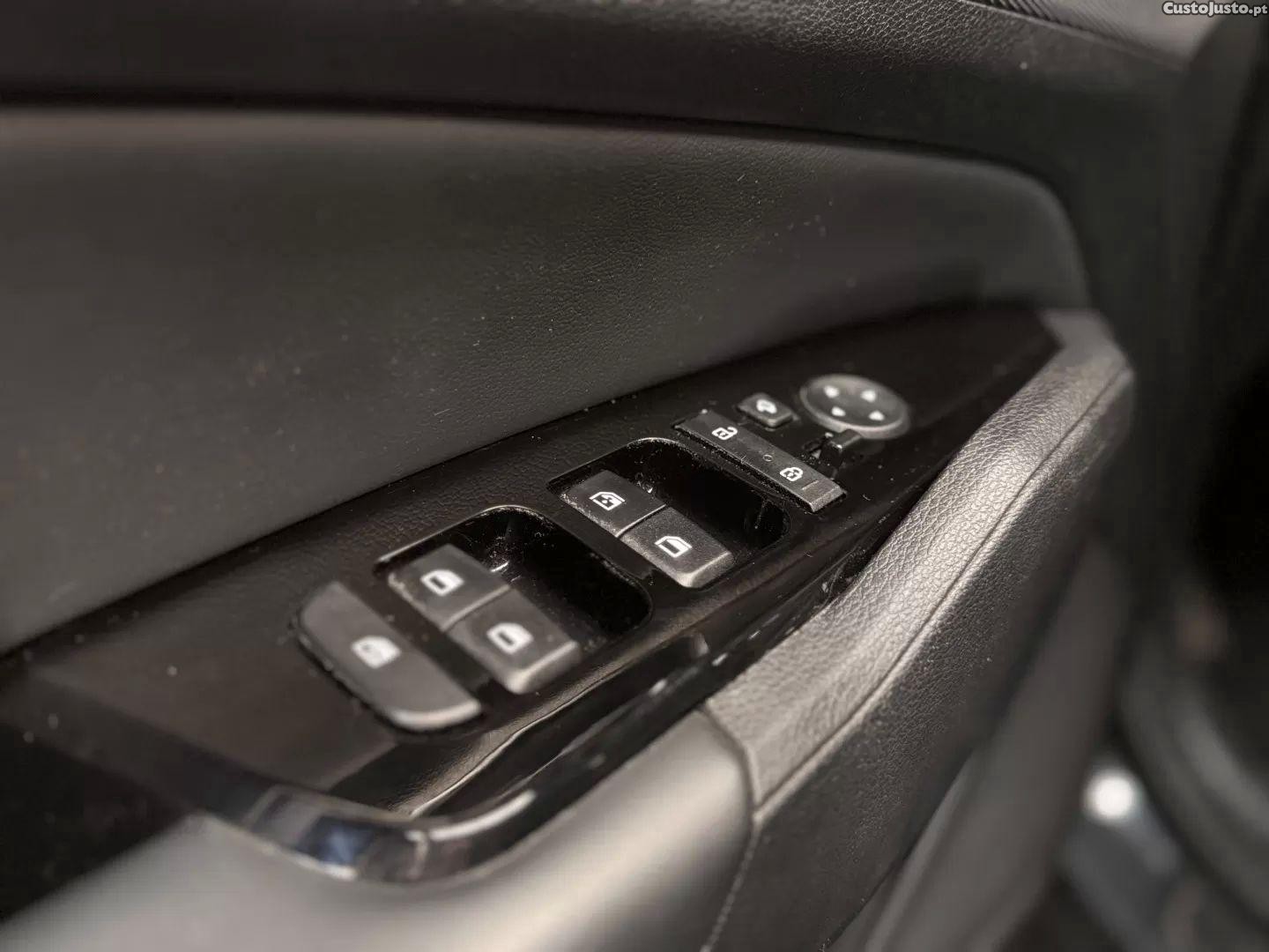Kia Sportage 1.6 t-gdi phev tech+srf — fotografia 9
