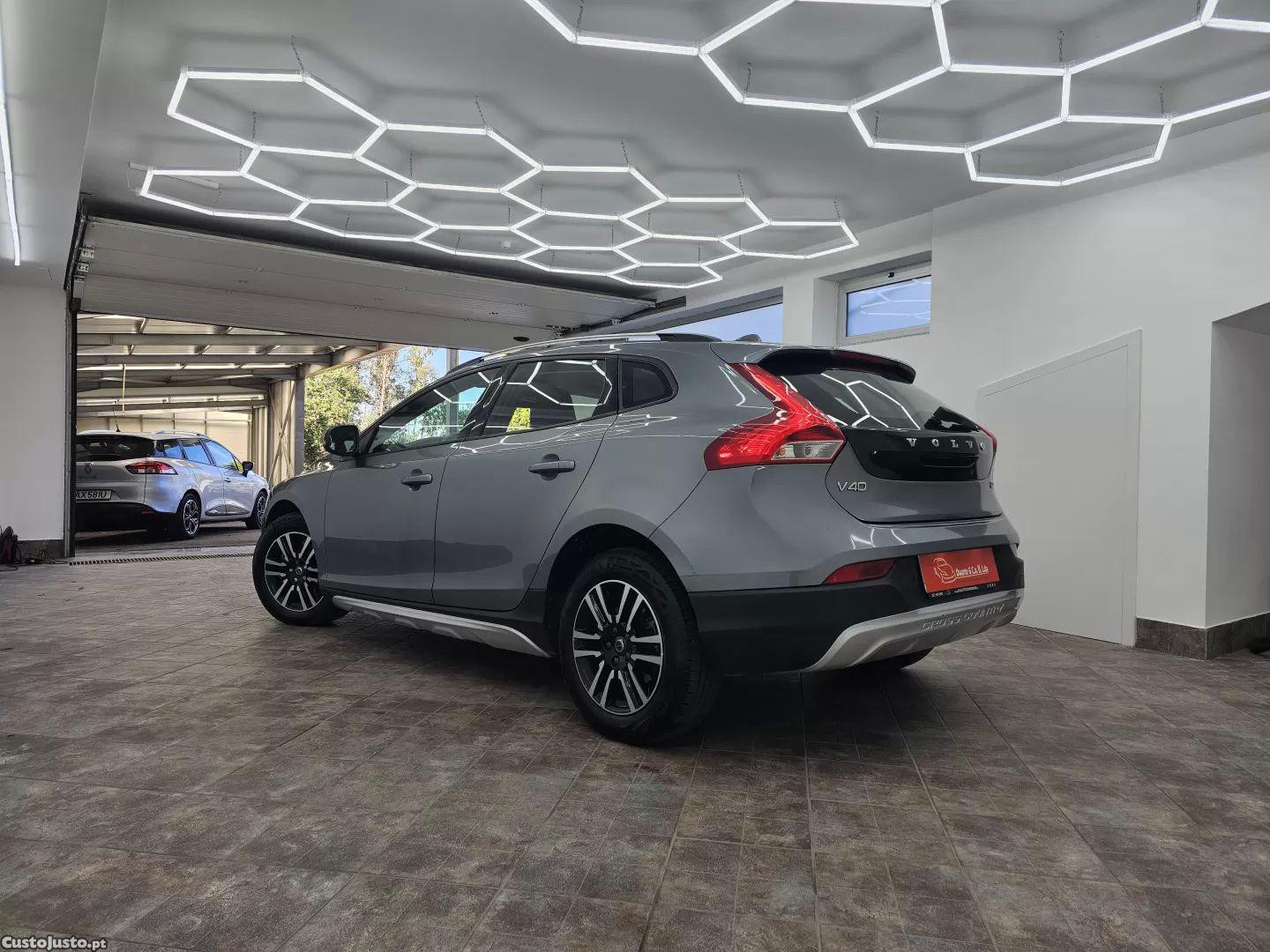 Volvo V40 2.0 d2 momentum — fotografia 19