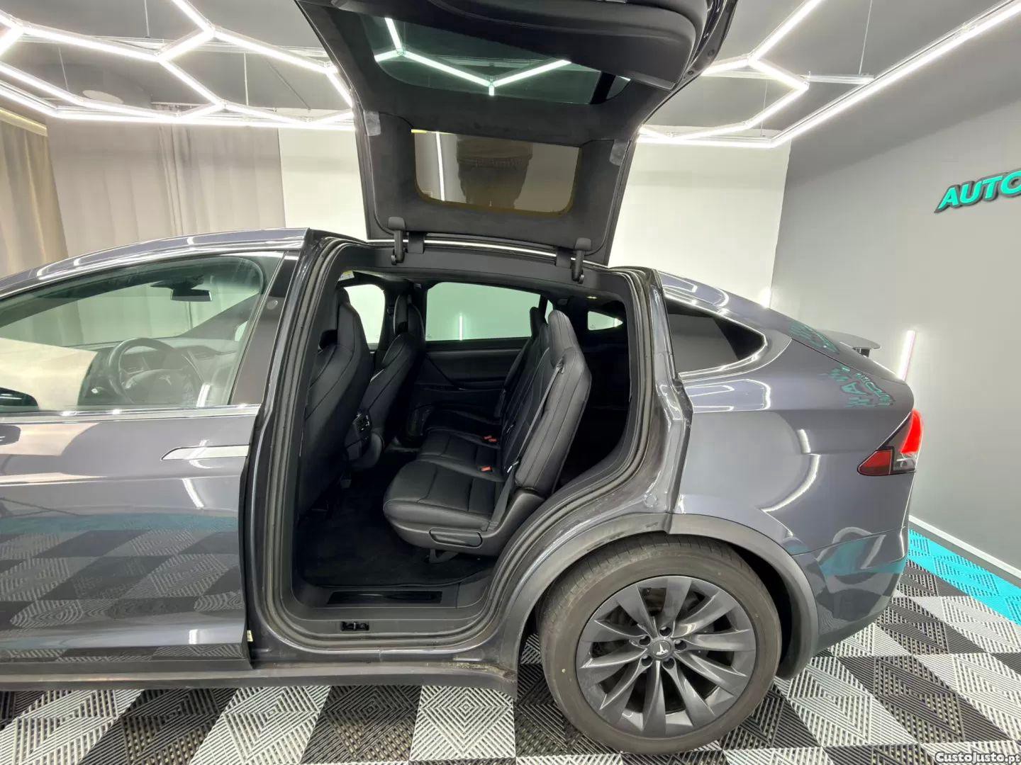 Tesla Model X 100d — fotografia 15