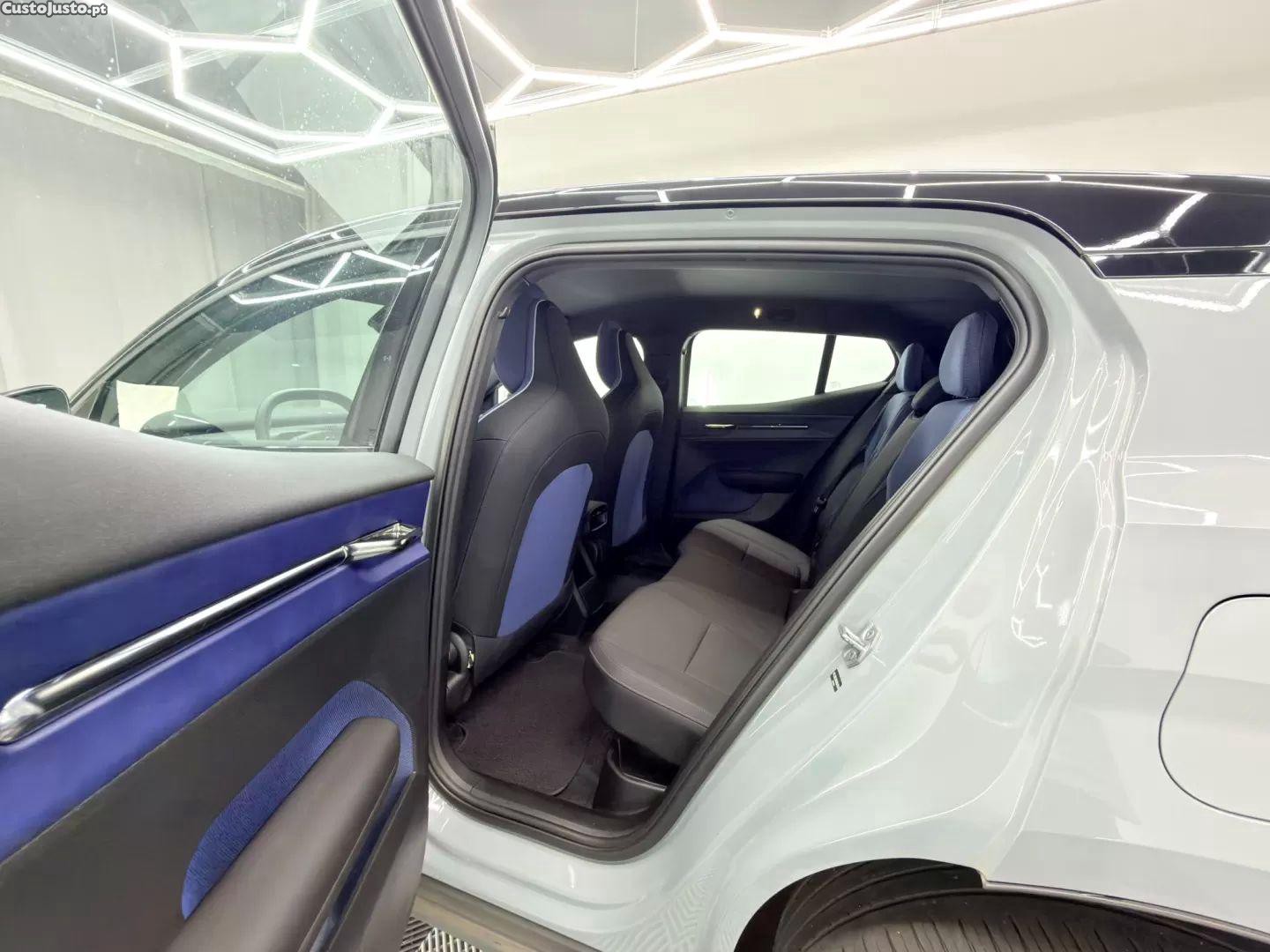 Volvo EX 30 Single motor extended range rwd ultra — fotografia 13