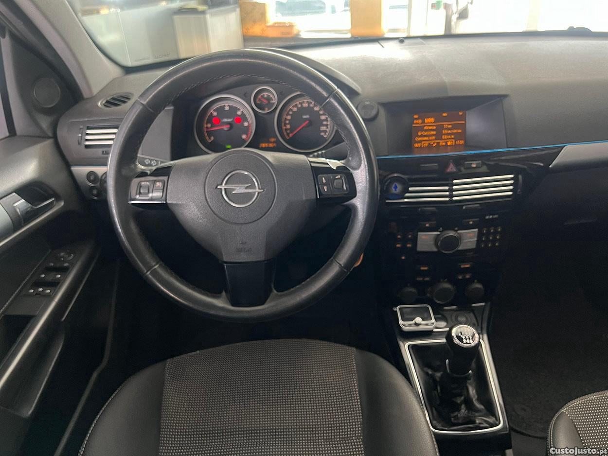 Opel Astra Caravan 1.7 CDTi Cosmo ecoFLEX — fotografia 11