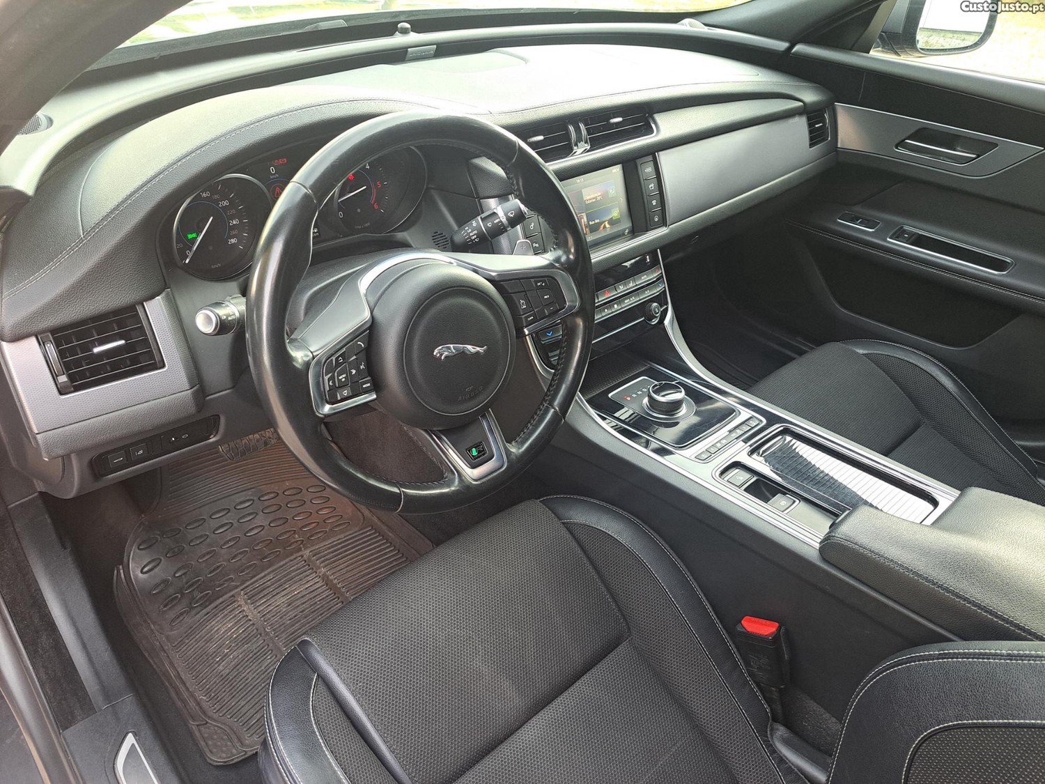 Jaguar XF E-Performance Aut. R-Sport - Caixa Automática — fotografia 8