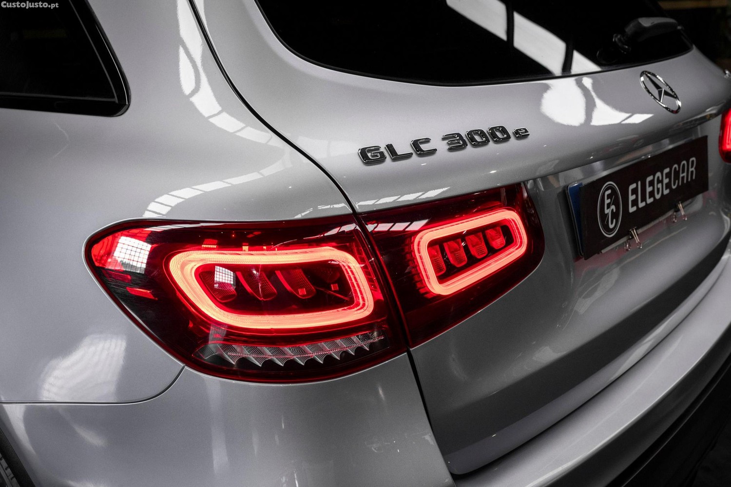 Mercedes-Benz GLC 300 e 4Matic 9G-TRONIC AMG Line — fotografia 12