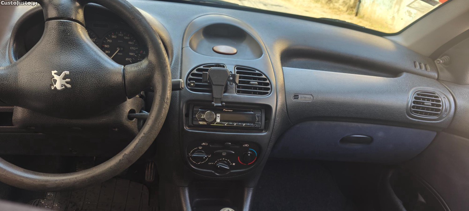 Peugeot 206 1.1 — fotografia 3