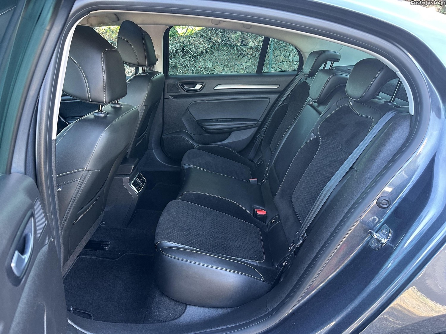 Renault Mégane Grand Coupe 1.5 DCI 115 CV — fotografia 4