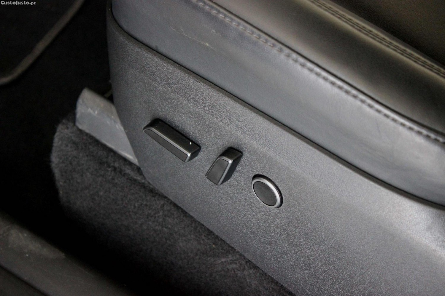 Tesla Model Y Long Range Dual Motor AWD — fotografia 2