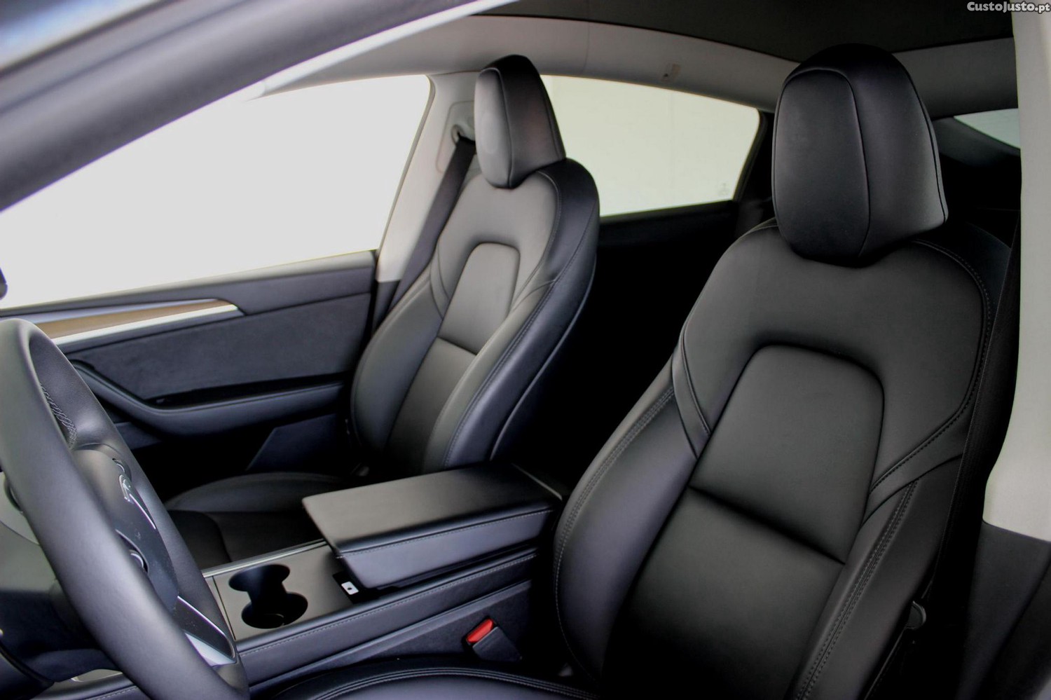 Tesla Model Y Long Range Dual Motor AWD — fotografia 5
