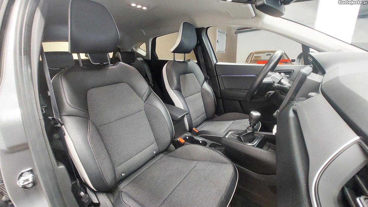 Renault Captur 1.0 REC INTENSE BI-FUEL — fotografia 3