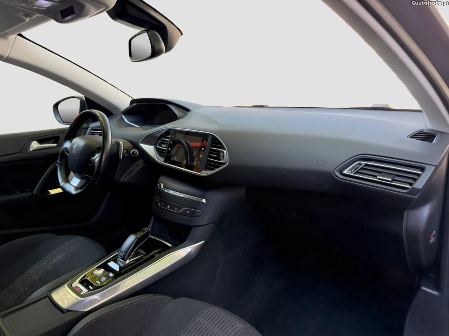 Peugeot 308 1.2 PureTech Allure EAT8 — fotografia 8