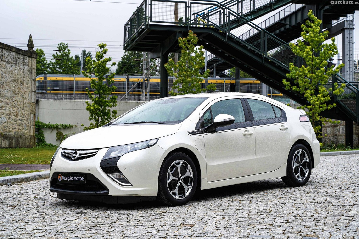 Opel Ampera 1.4 Ecotec Cosmo — fotografia 24