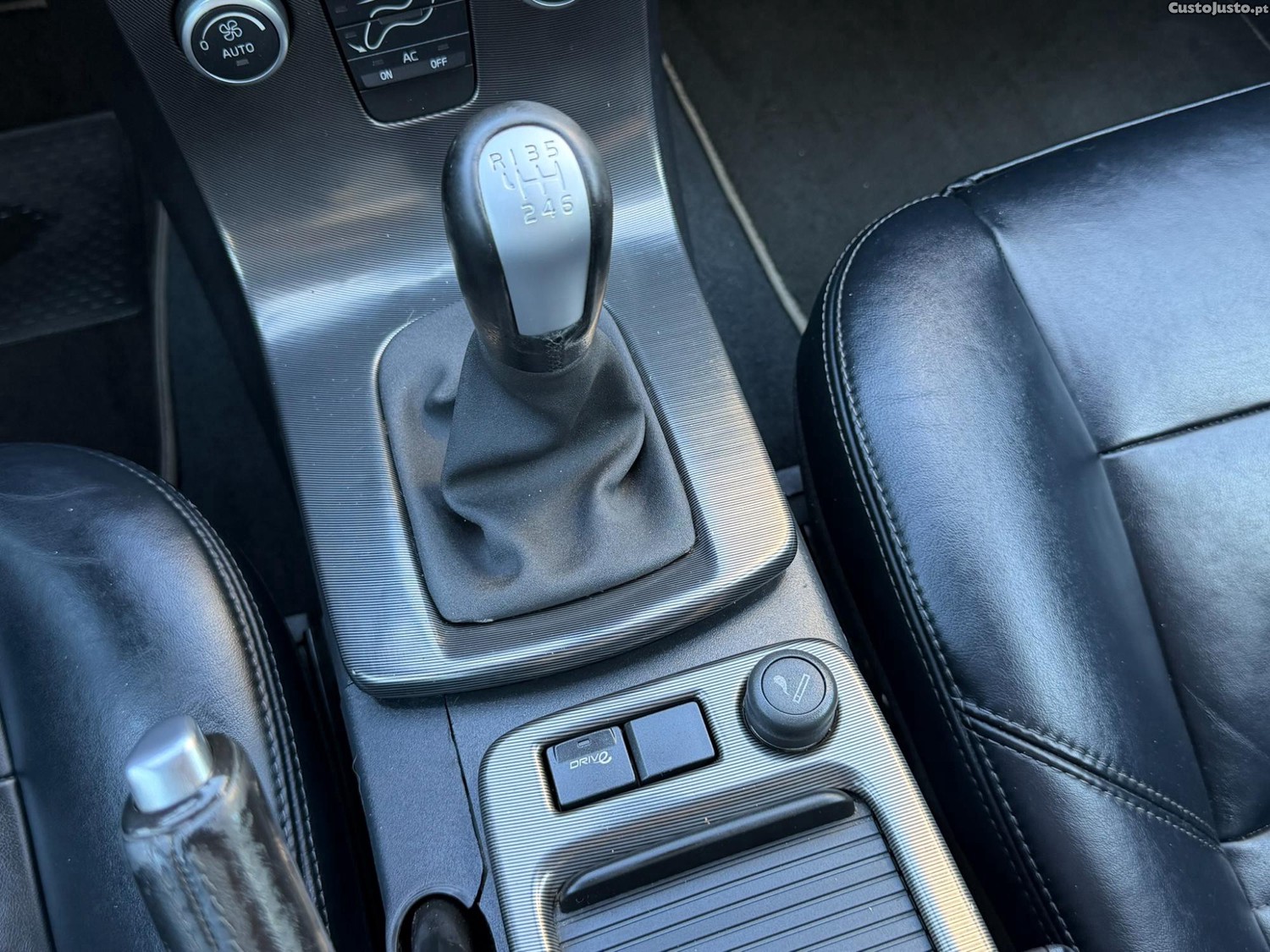 Volvo S40 D2 115cv R-Design Nacional — fotografia 4