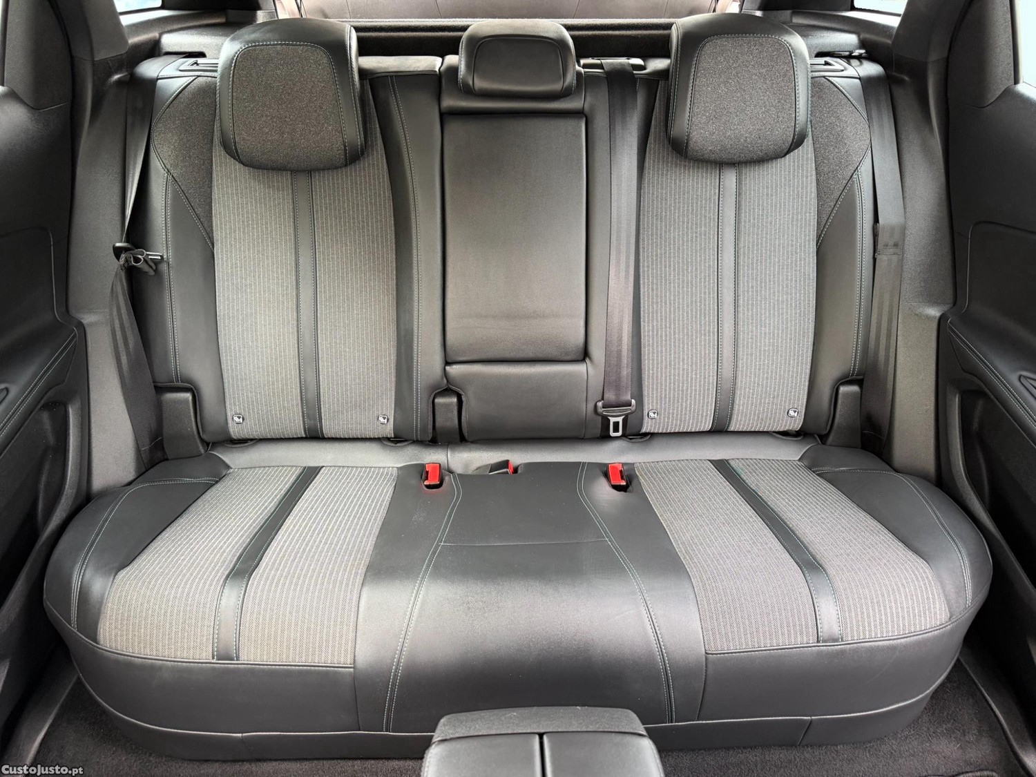 Peugeot 3008 1.6 HIBRIDO PLUG-IN ALLURE E-EAT8 225 CV - NACIONAL — fotografia 8