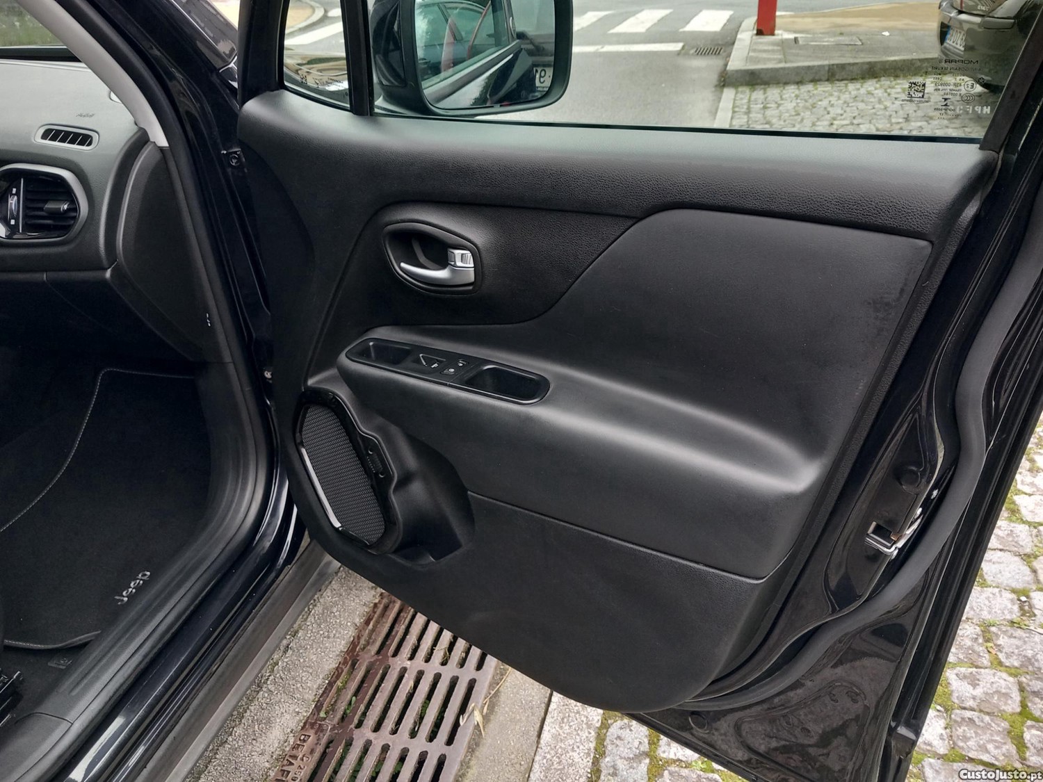 Jeep Renegade 1.6 MJD Night Eagle — fotografia 8