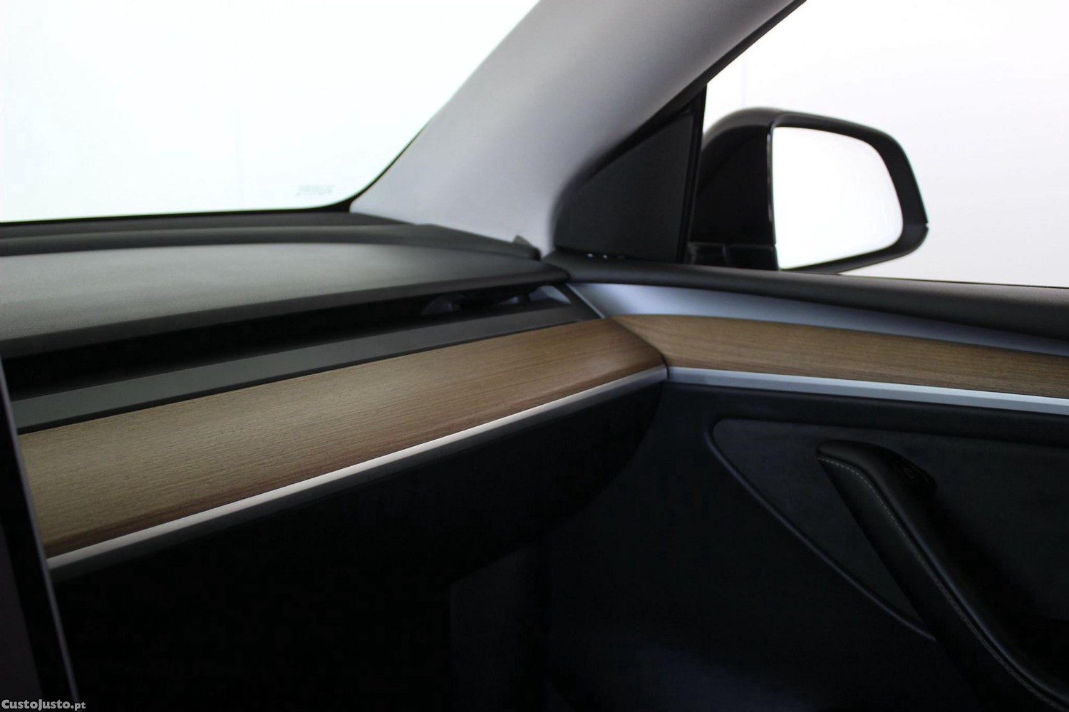 Tesla Model Y Long Range Dual Motor AWD — fotografia 3