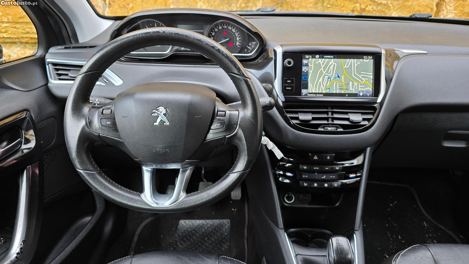 Peugeot 208 1.6 BlueHDi Allure — fotografia 18