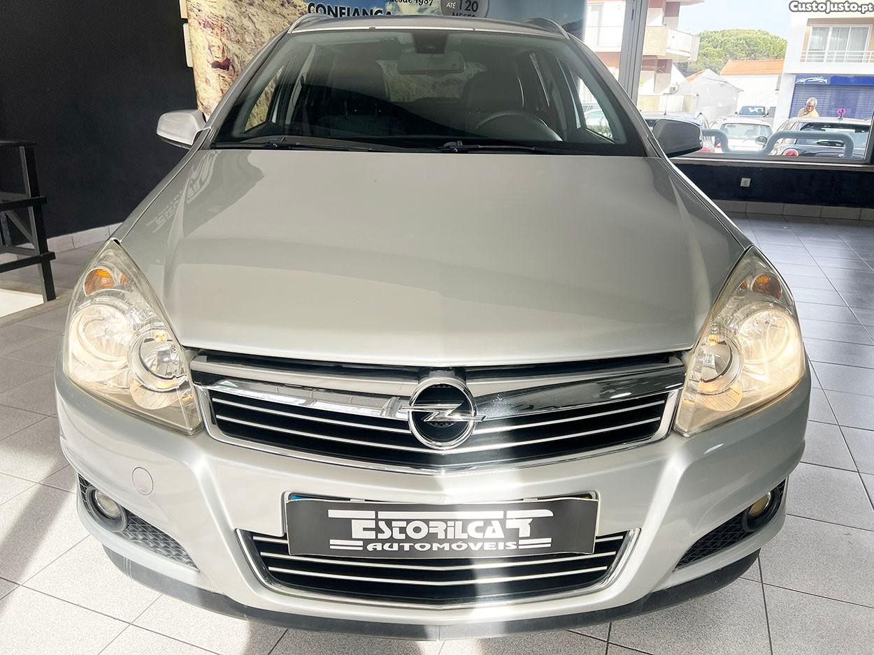 Opel Astra Caravan 1.7 CDTi Cosmo ecoFLEX — fotografia 15