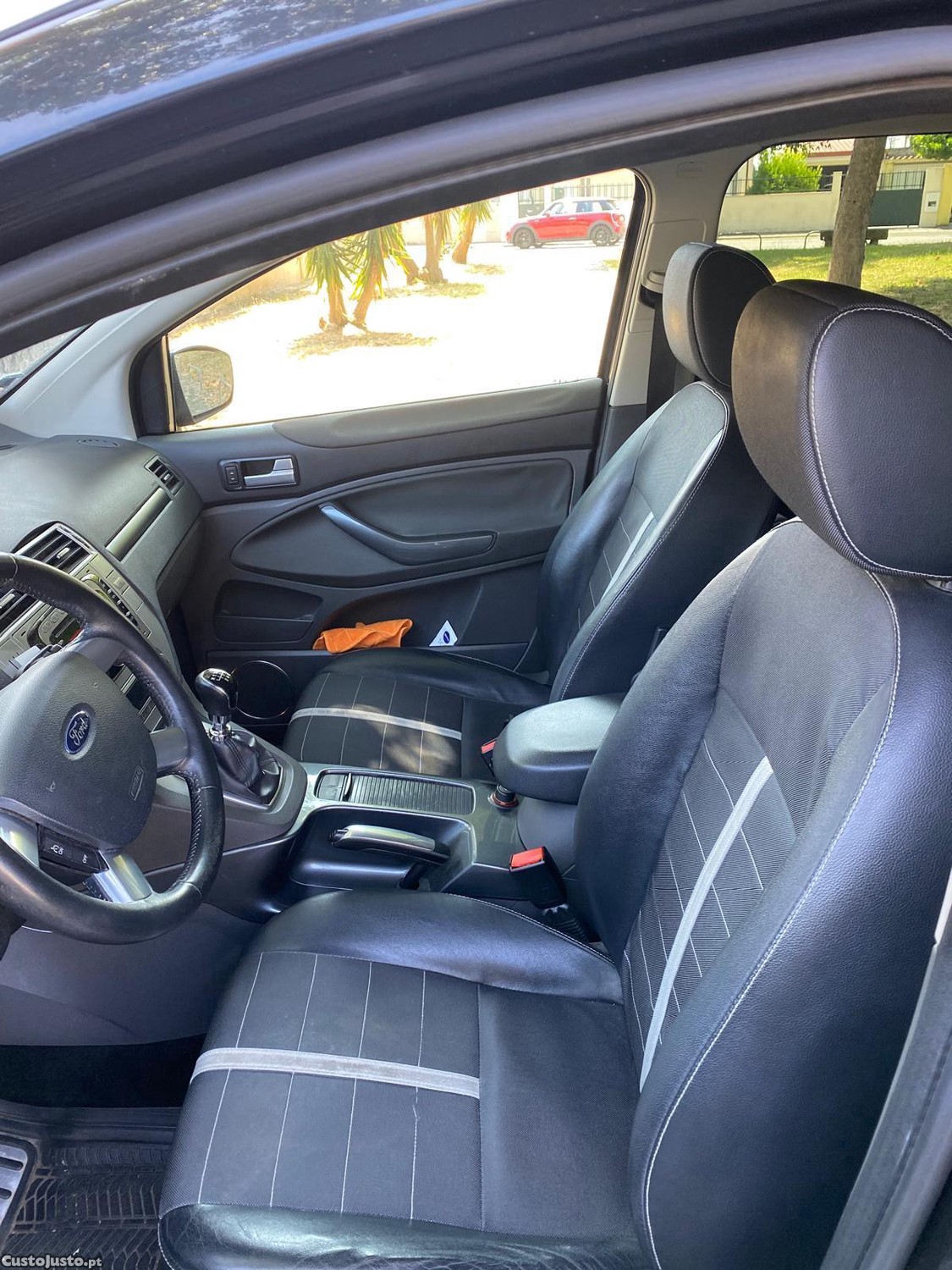Ford Kuga 2.0 TDCI TITANIUM 140cv — fotografia 3