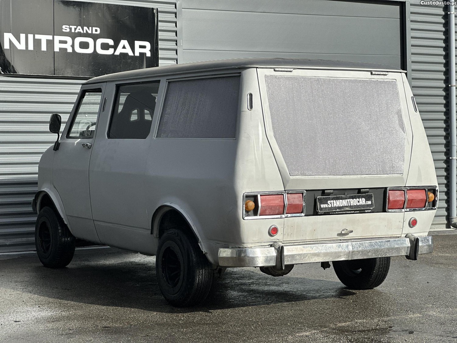  Bedford CF VAN 9 LUGARES foto 5