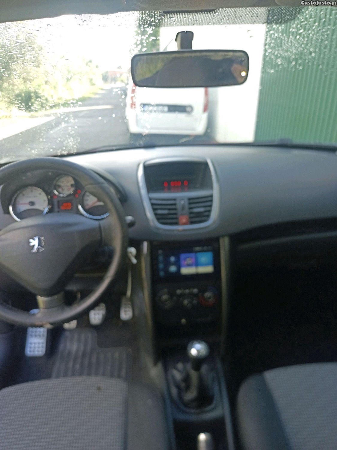 Peugeot 207 1.4 hdi75 CV sportium — fotografia 3