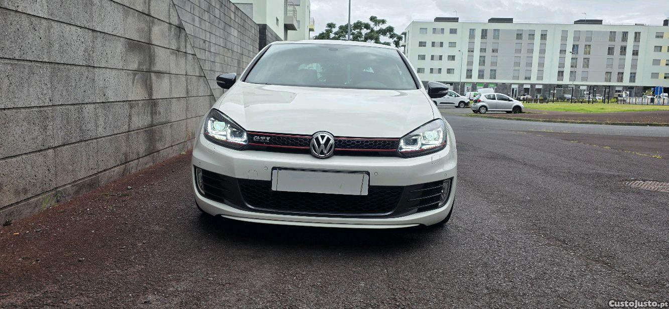 Volkswagen Golf 2.0 GTi DSG com patilhas no volante — fotografia 10