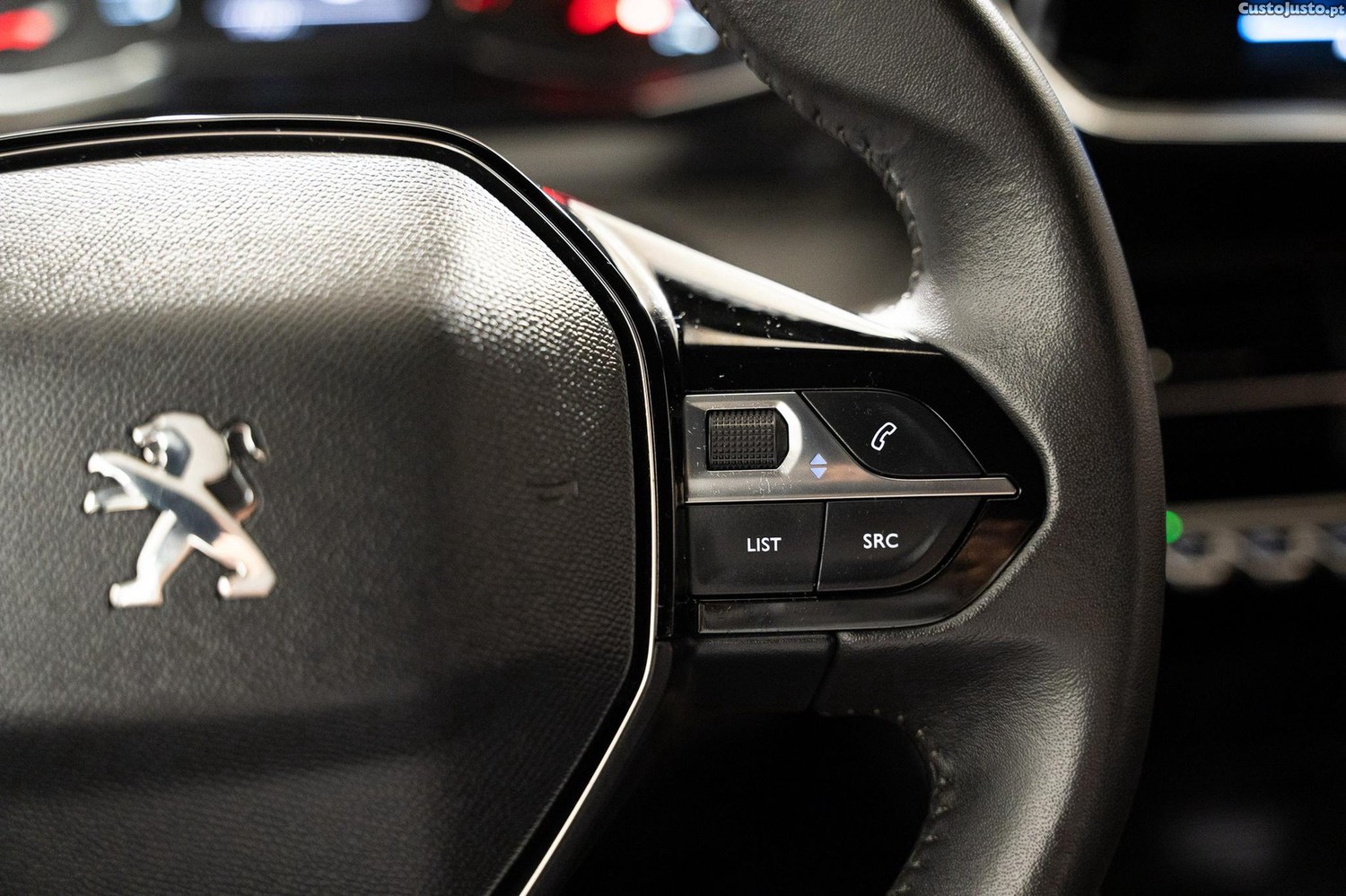Peugeot 2008 1.2 PureTech Active Pack — fotografia 10