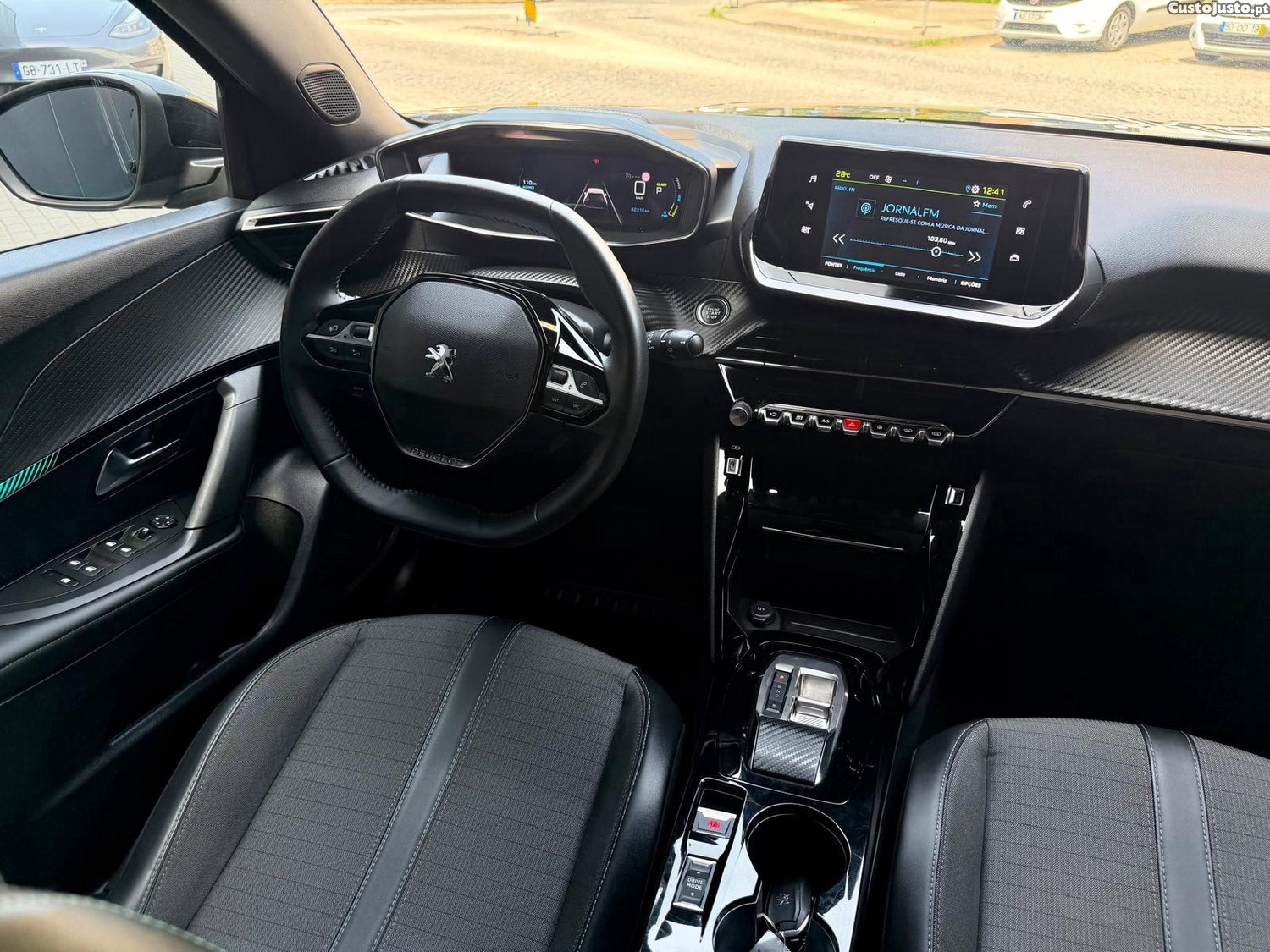 Peugeot e-2008 Allure — fotografia 10
