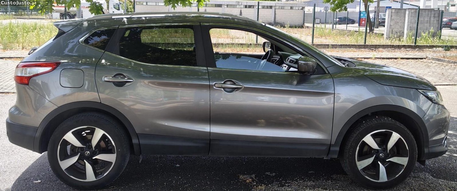 Nissan Qashqai 1.5 DCI 110 CV N-Connecta + Teto Panorâmico — fotografia 4