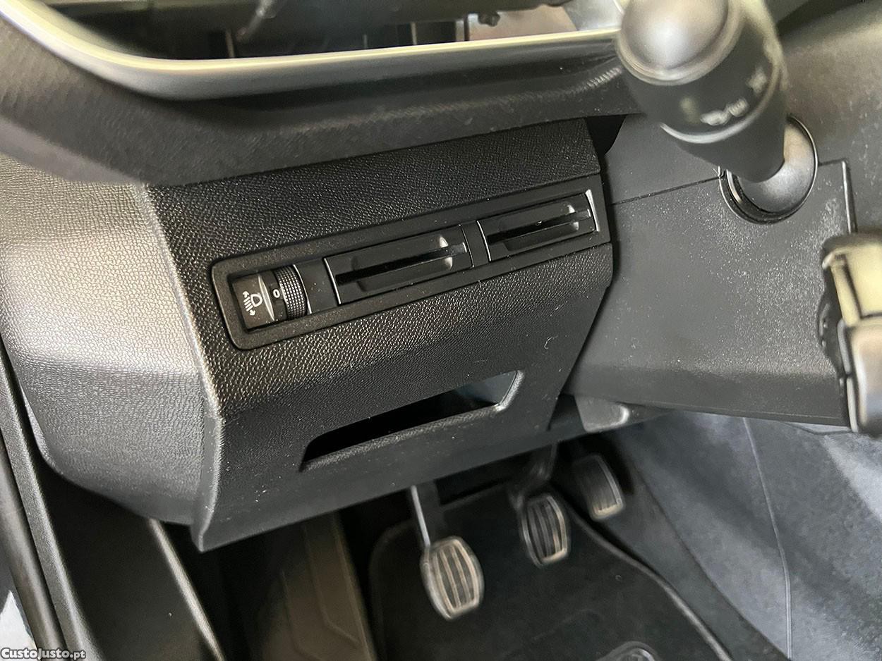 Peugeot 3008 1.6 BlueHDi Active — fotografia 4
