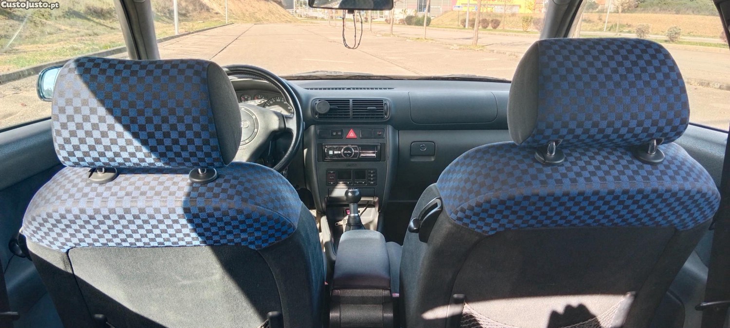 Audi A3 1.8T Sport — fotografia 4
