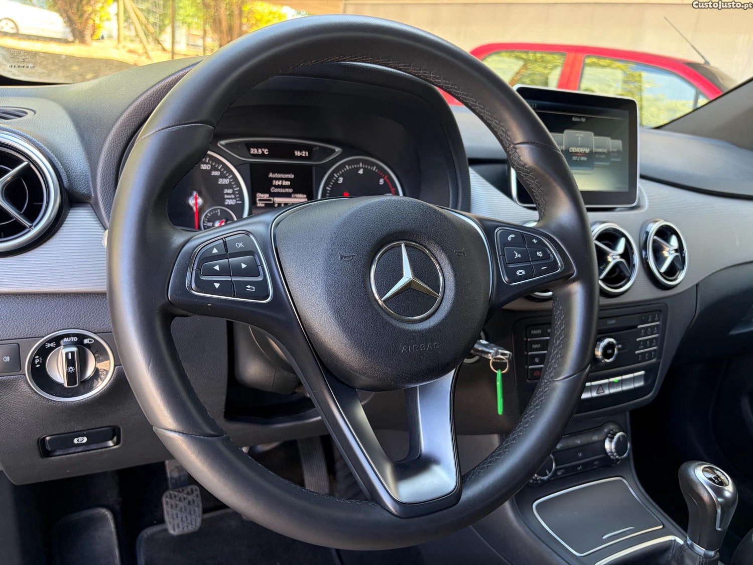 Mercedes-Benz B 180 CDI BLUEEFFECIENCY EDITION NACIONAL 109 CV — fotografia 10
