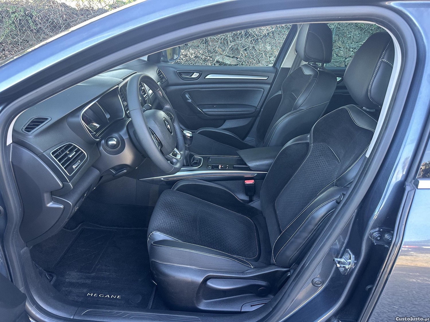 Renault Mégane Grand Coupe 1.5 DCI 115 CV — fotografia 9